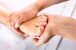 Rehabilitation Fußmassage Lizenzfreie Bilder - 39714106