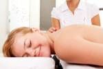 Acupuncturist Stimulierung einer Nadel. Flache Schärfentiefe, kritischen Fokus auf die Hand und Nadel Lizenzfreie Bilder - 10762319